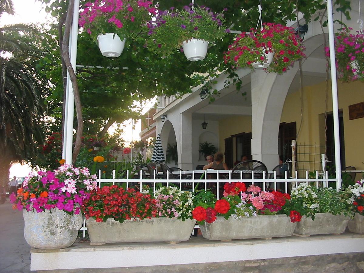 Apartments Pansion Franka Brist Exterior foto